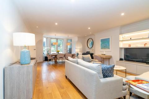 Garden Flat, 31 Belsize Park, London, NW3 4DX