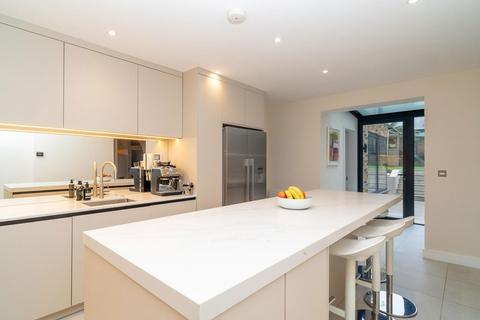 Garden Flat, 31 Belsize Park, London, NW3 4DX