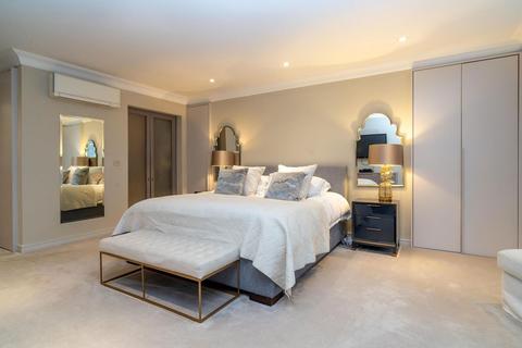 Garden Flat, 31 Belsize Park, London, NW3 4DX