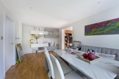 2 bedroom terraced house to rent, Friars Mead, Isle of Dogs, E14