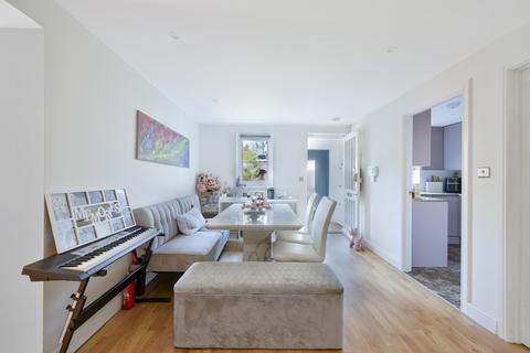 2 bedroom terraced house to rent, Friars Mead, Isle of Dogs, E14