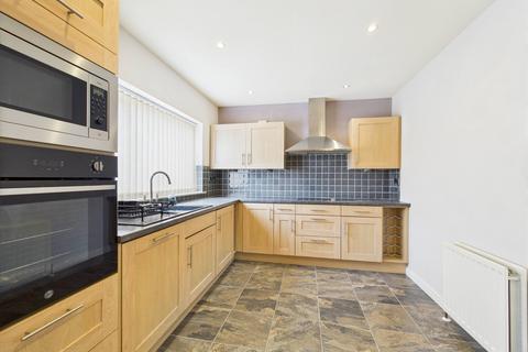2 bedroom bungalow to rent, Aire Valley Drive, Bradley, BD20
