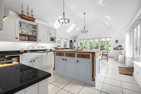 The Mead Croft Road, Shinfield, Reading, RG2 9EY