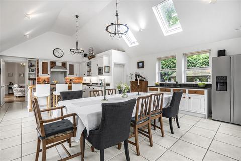 The Mead Croft Road, Shinfield, Reading, RG2 9EY