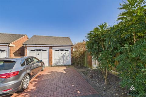 251 Henhurst Hill, Burton-on-trent, DE13 9SX
