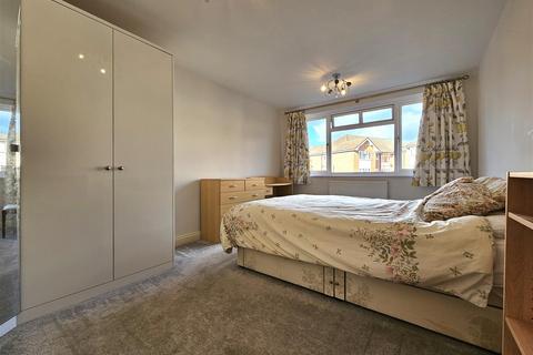 32 Bryanston Court, Solihull, B91 1BN