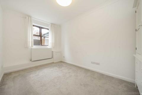 3 bedroom flat for sale, Holders Hill Road, London NW4