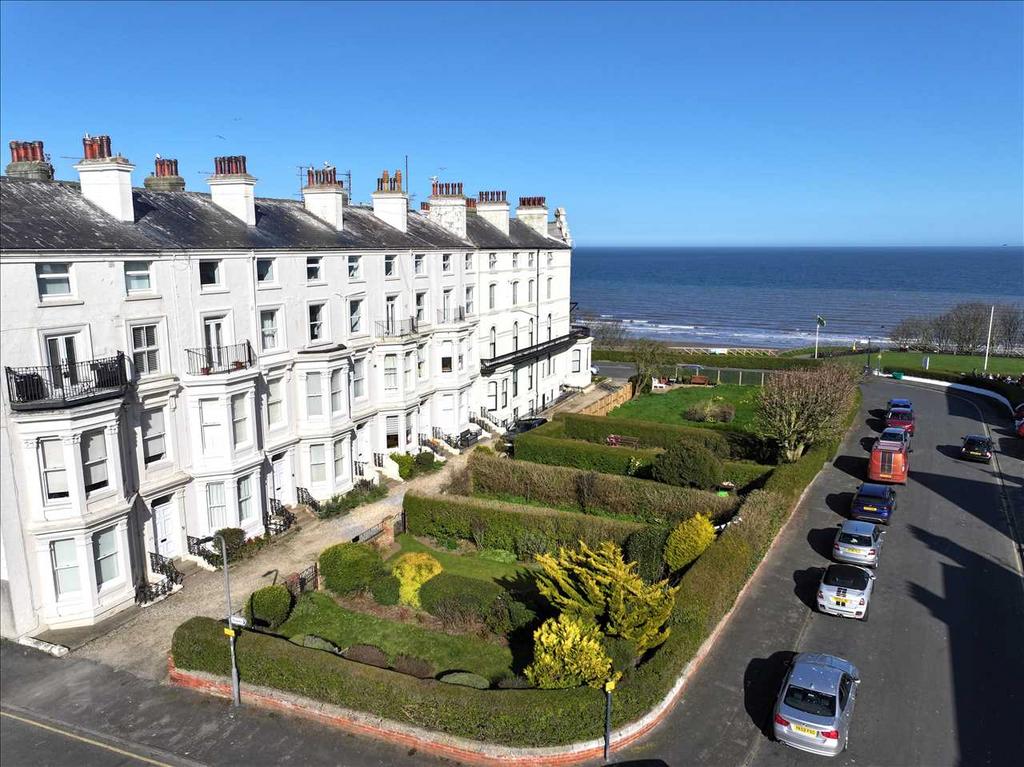 The Crescent, Filey 2 bed apartment - £185,000