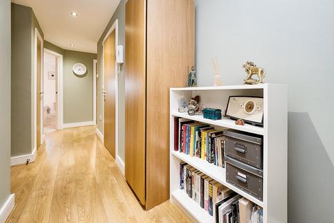 32 Louisa Oakes Close, London, E4 8AS