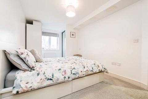 32 Louisa Oakes Close, London, E4 8AS