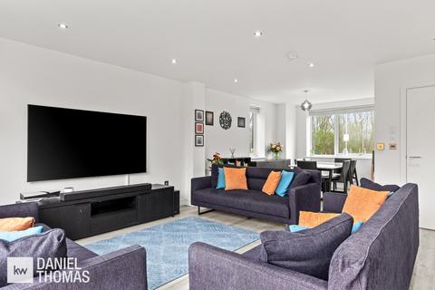 4 Willow Tree Drive, Waltham Cross, EN8 7FL
