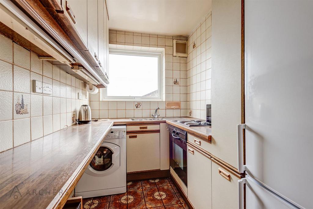 Flat5,16 Moorbank Road(Interior)(9of18).jpg