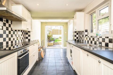 72 Leahurst Road, London, SE13 5HZ