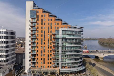 3 bedroom flat for sale, Brewhouse Lane, London SW15
