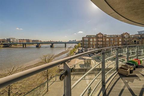 3 bedroom flat for sale, Brewhouse Lane, London SW15
