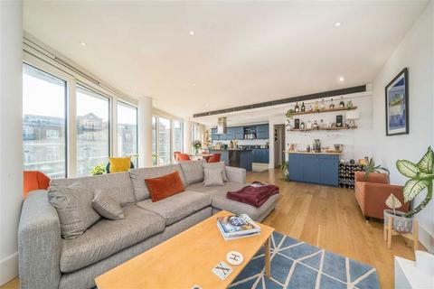 3 bedroom flat for sale, Brewhouse Lane, London SW15