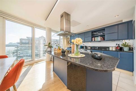 3 bedroom flat for sale, Brewhouse Lane, London SW15