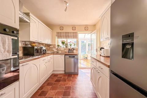 107 Burnham Road, Hullbridge, Hockley, SS5 6HQ