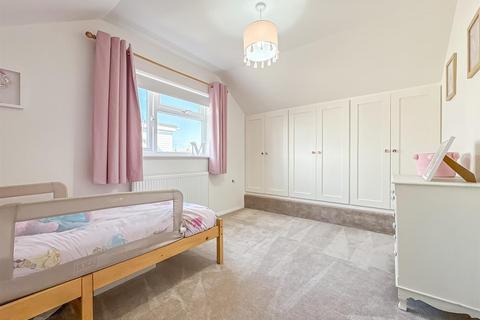 107 Burnham Road, Hullbridge, Hockley, SS5 6HQ
