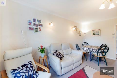 2 bedroom maisonette to rent, Ashburton Road, Croydon, Surrey, CR0