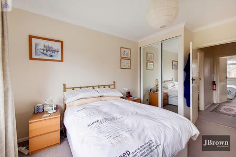 2 bedroom maisonette to rent, Ashburton Road, Croydon, Surrey, CR0