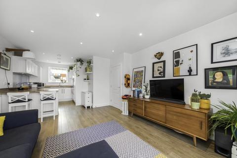 2 bedroom apartment for sale, Valley Road, Streatham, London SW16