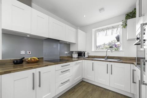 2 bedroom apartment for sale, Valley Road, Streatham, London SW16