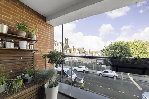 2 bedroom apartment for sale, Valley Road, Streatham, London SW16
