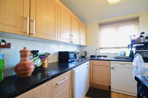 1 bedroom flat for sale, Sandown Road, Slough
