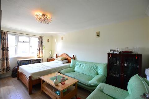 1 bedroom flat for sale, Sandown Road, Slough