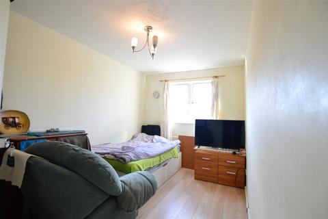 1 bedroom flat for sale, Sandown Road, Slough