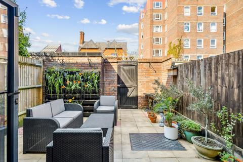 18 Lurline Gardens, London, SW11 4DP