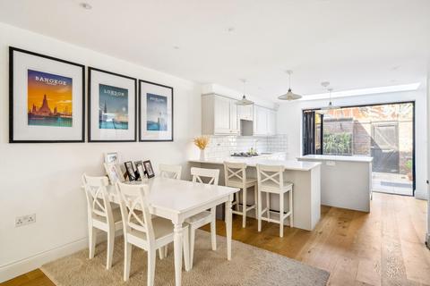 18 Lurline Gardens, London, SW11 4DP