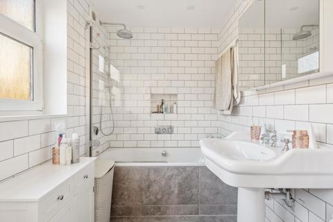18 Lurline Gardens, London, SW11 4DP