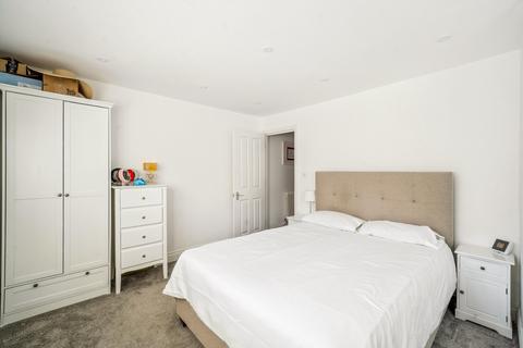 18 Lurline Gardens, London, SW11 4DP