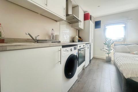 Studio to rent, New Cross Road New Cross SE14