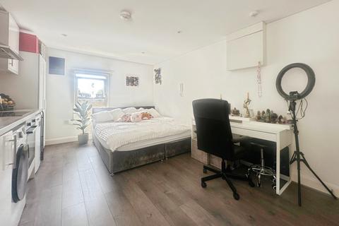 Studio to rent, New Cross Road New Cross SE14