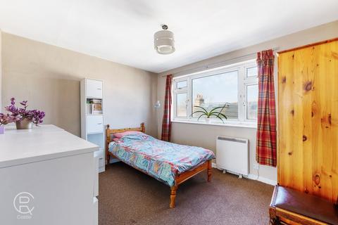 2 bedroom flat for sale, Studley Grange Road, London, W7