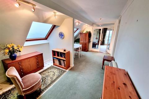2 bedroom flat for sale, Tavistock Road, Launceston