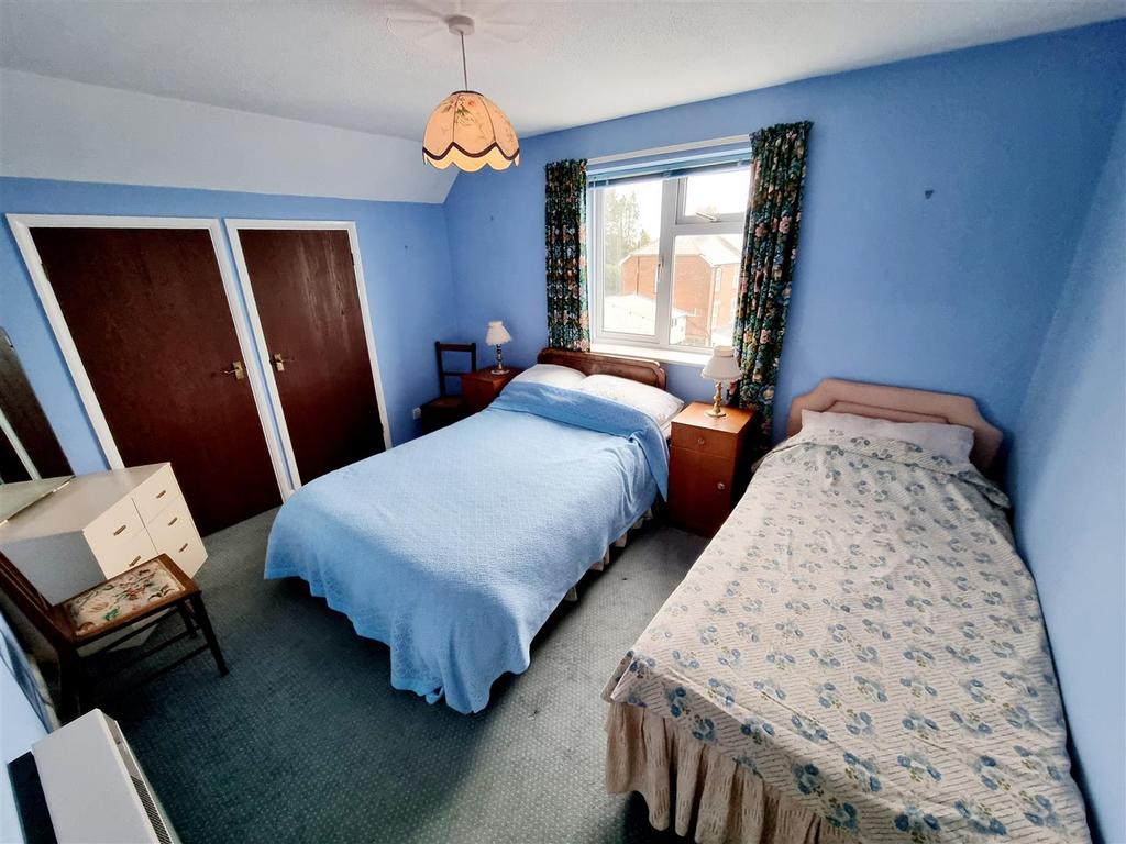 Bed 2.jpg