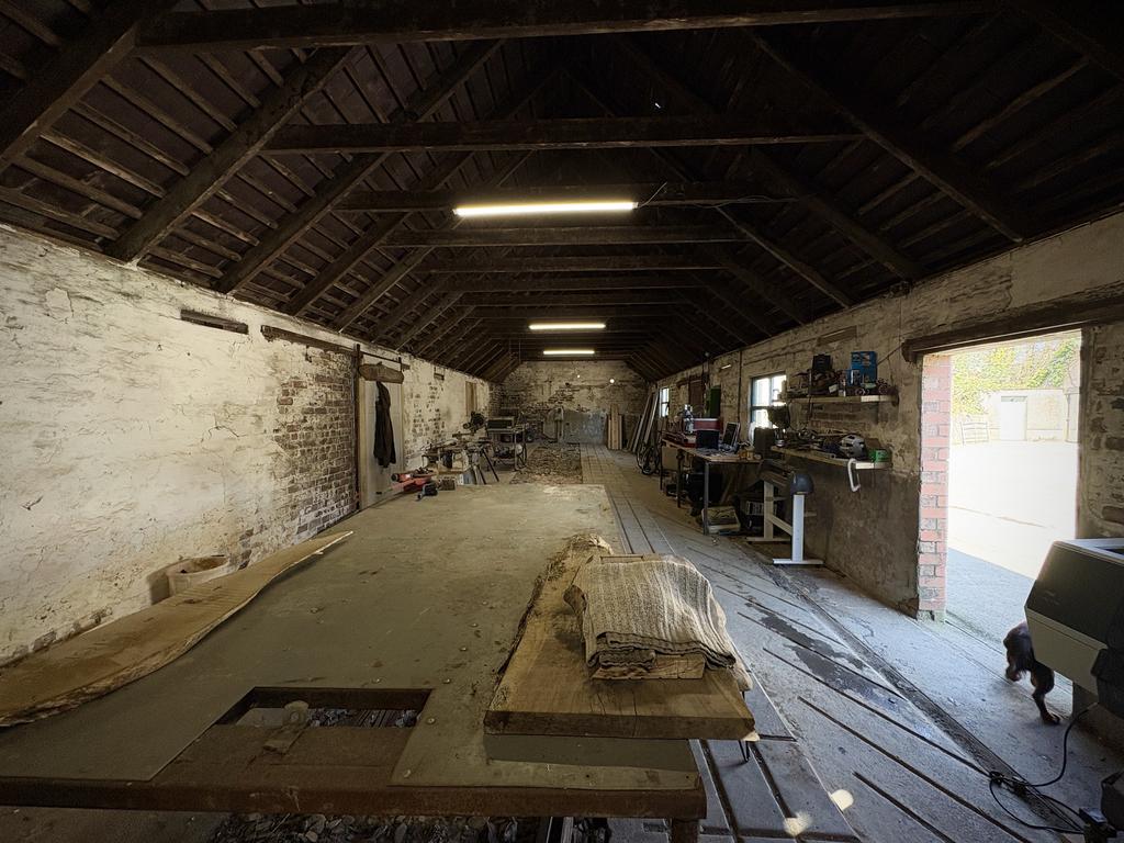 Outbuildings & Yard