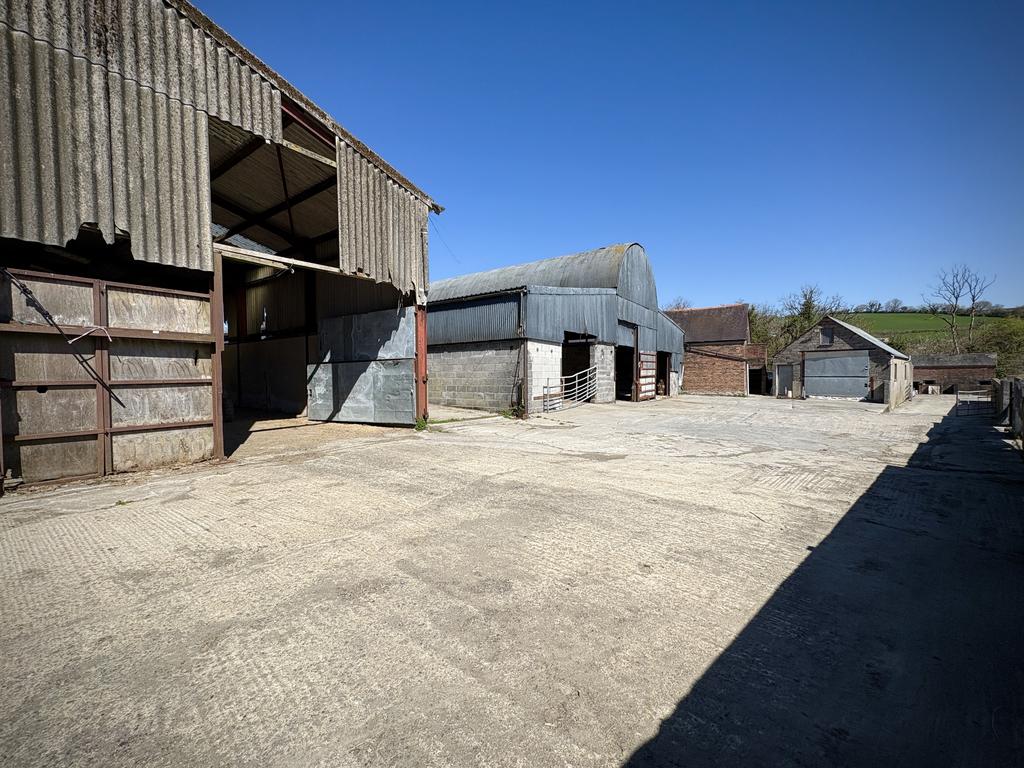 Outbuildings & Yard