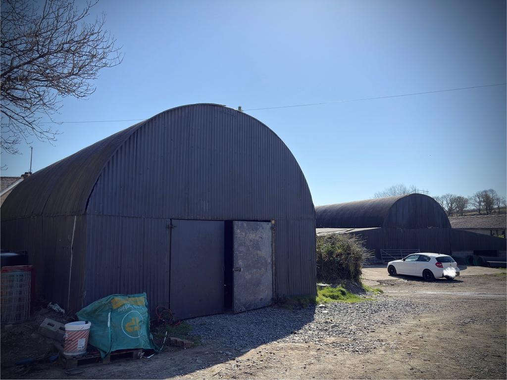 Outbuildings & Yard