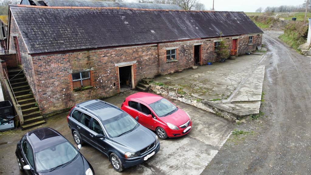 Outbuildings & Yard