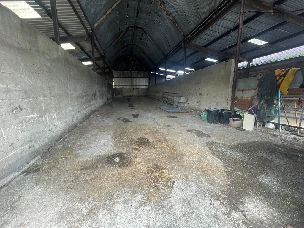 Outbuildings & Yard