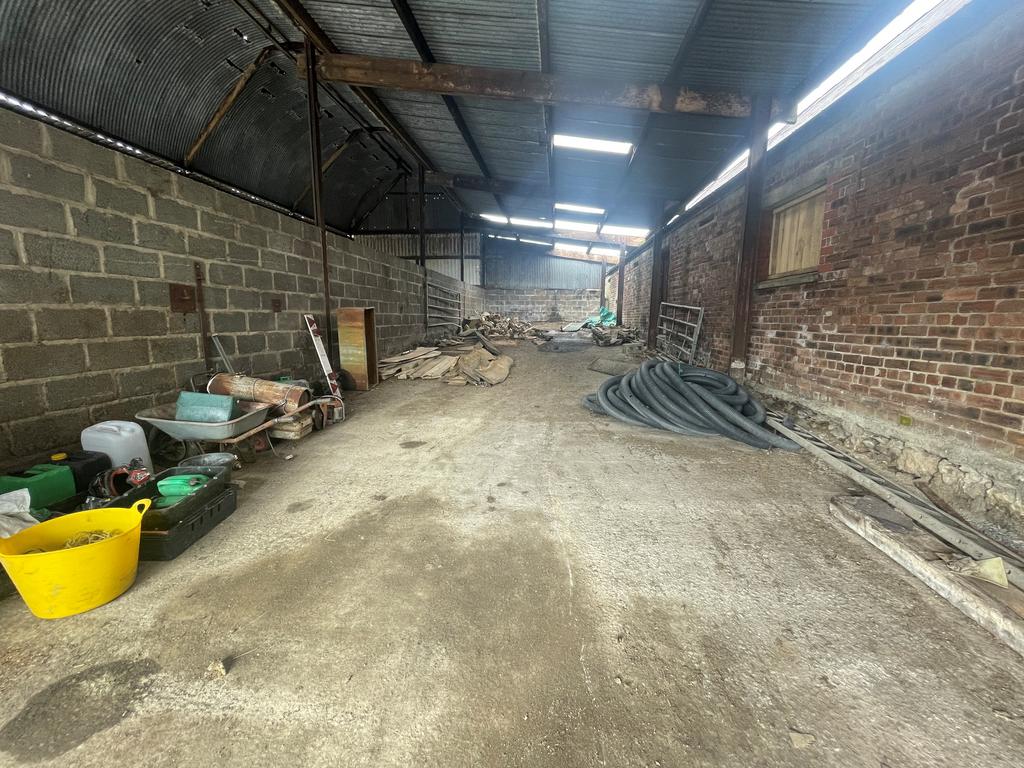 Outbuildings & Yard