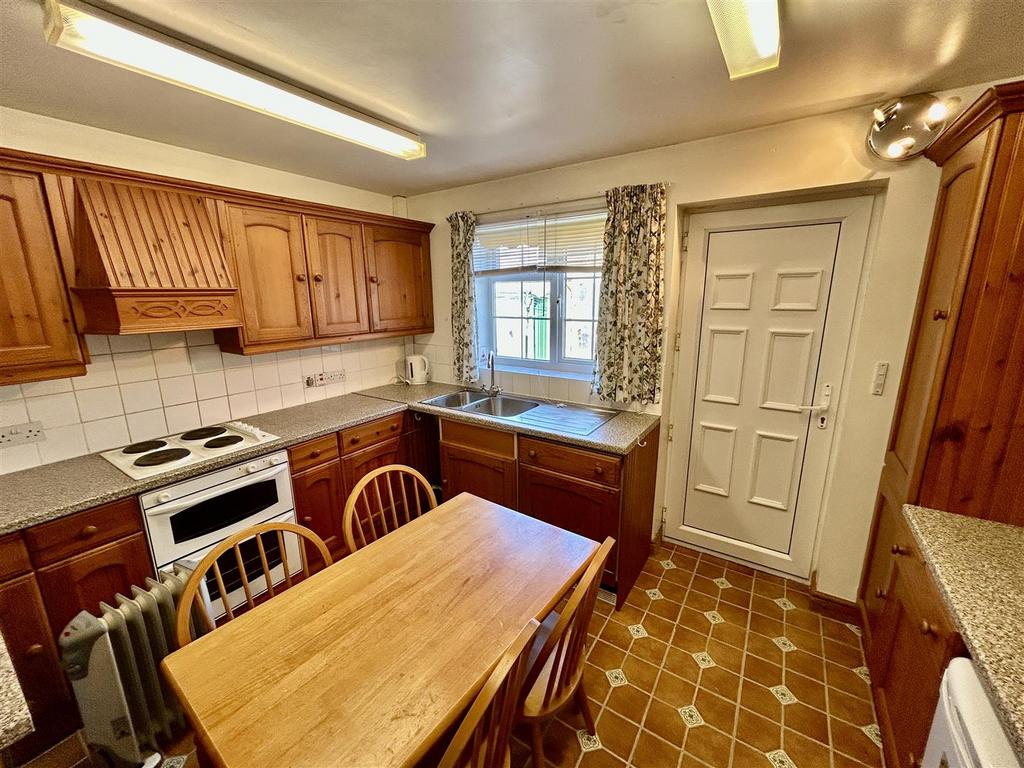Kitchen1.JPG