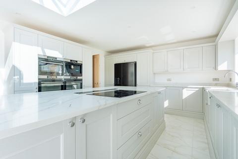 5 bedroom detached house for sale, Otterham Quay Lane, Gillingham ME8