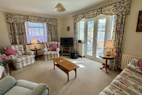 4 bedroom chalet for sale, Elstead  *No Onward Chain*
