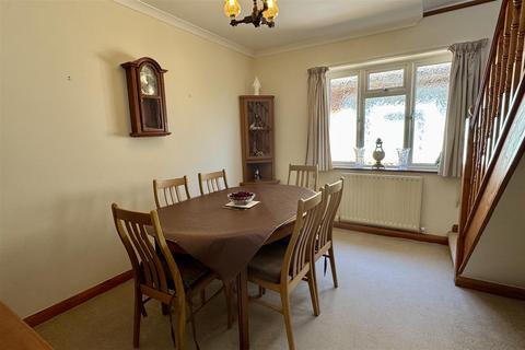 4 bedroom chalet for sale, Elstead  *No Onward Chain*